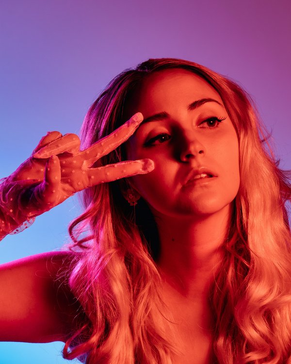 Quelles astuces pour marier des gants en dentelle avec des tenues formelles?